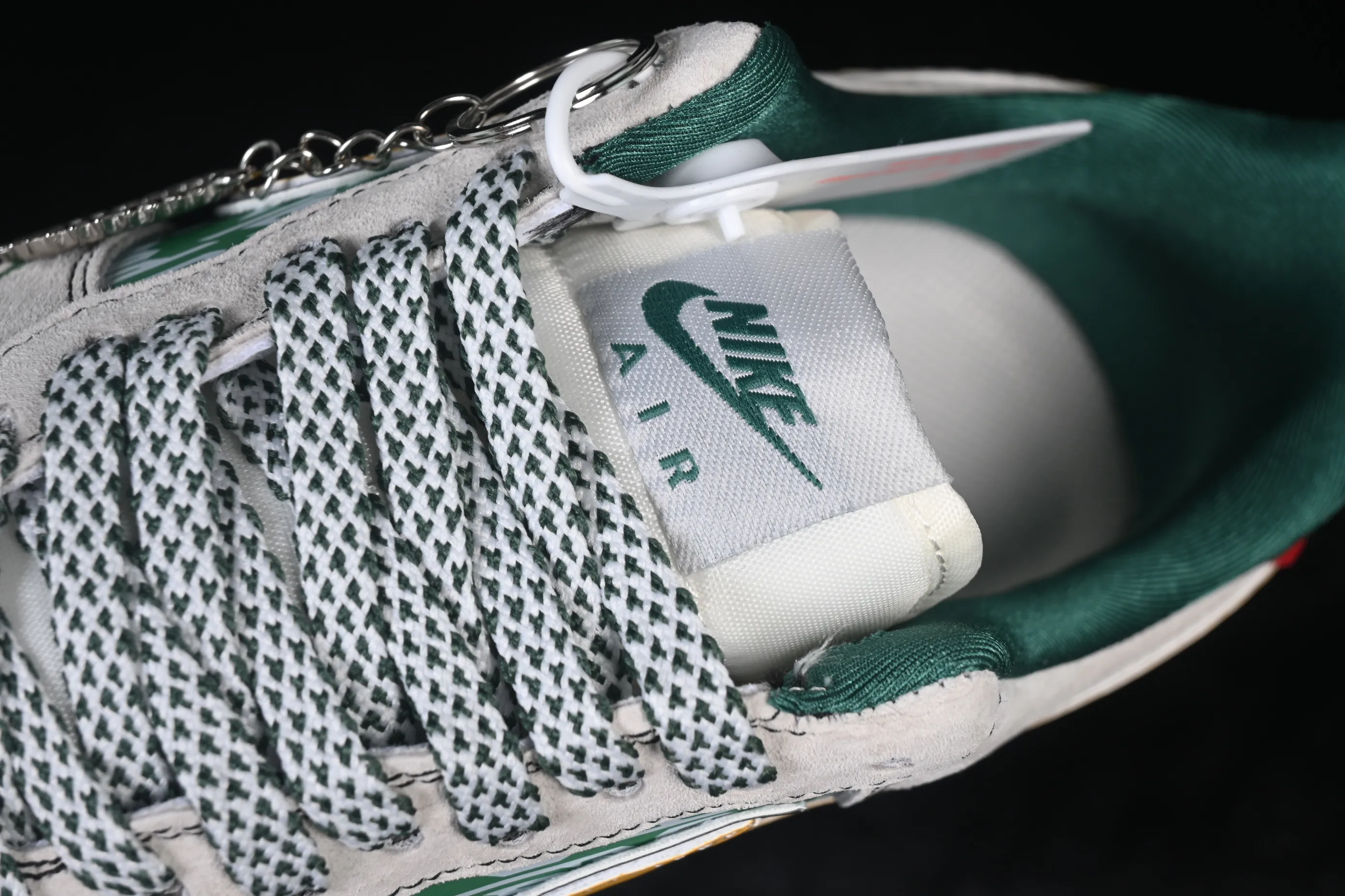 All categories Nk Air Force 1 Air Force series Nk Air Force 1 Low Air Force low-top Nike Air Force 1'07 Low Gray and green contrast Air Force 1 low-top casual sneakers SY1388-025